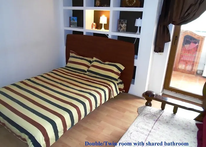 Hostel Calea Victoriei 54 *